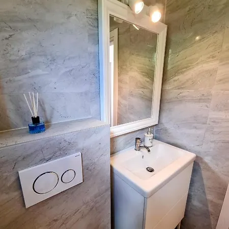 Omis City Apartment *