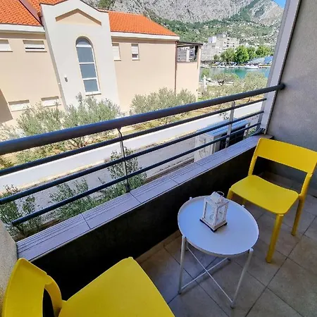 Lägenhet Omis City Apartment *